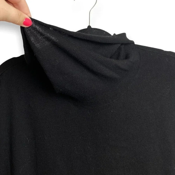 Danier Black Cowl  Neck Sleeveless Top - Picture 4 of 9